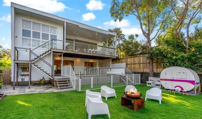 6-bedroom New Brighton Byron Bay Beachfront villa with private pool and BBQ