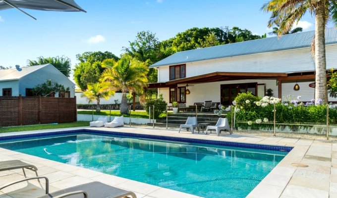 5-bedroom Myocum Byron Bay villa with private pool and BBQ, view on the valley and hills