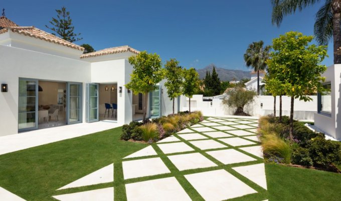 14 guest luxury villa Nueva Andalucia