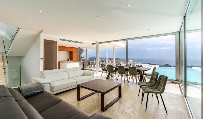Main living room overlooking the pool and the sea