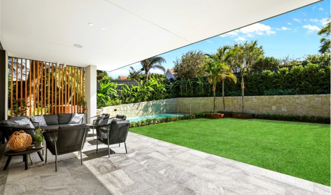 Luxury villa rental Sydney Australia with private pool and close to Taragonga Zoo
