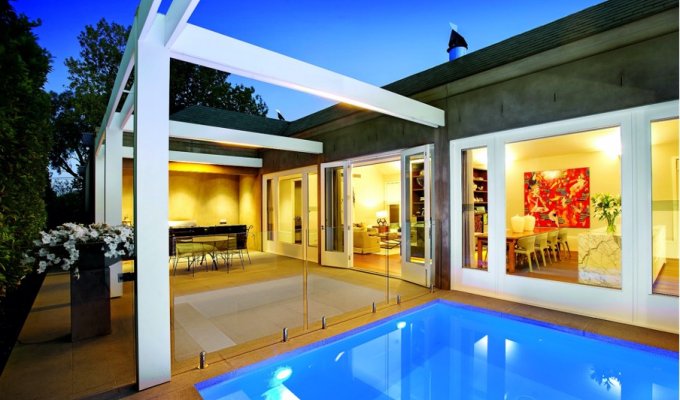 Luxury villa rental Malbourne Australia with private pool 