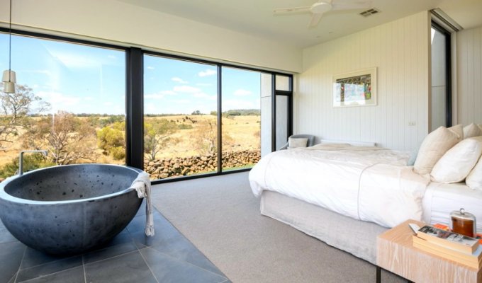 Luxury villa rental Melbourne Australia located in the countryside with private pool 