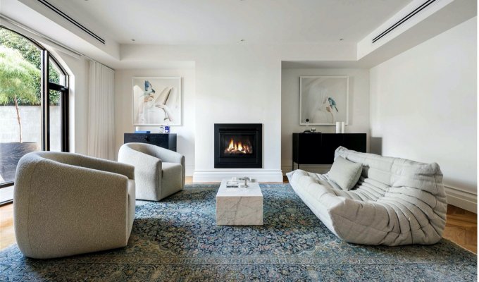 Luxury villa rental Melbourne Australia with cosy terrace and cinema room 