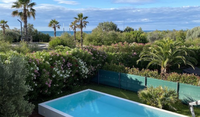 Languedoc villa holiday rentals Sete near the beach private pool