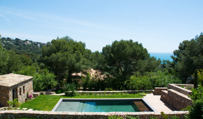 Languedoc villa holiday rentals Sete near the beach private pool