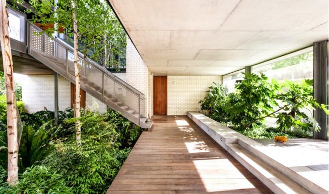 Luxury contemporary villa rental Melbourne Australia designed by an architect 