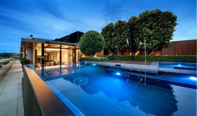 Luxury apartment rental Melbourne Australia with private pool and gym 