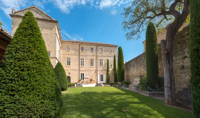 Languedoc castle holiday rentals Uzes private pool