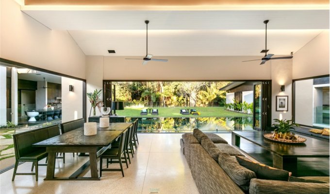 Luxury villa rental Port Douglas Australia close to the sea with private pool 