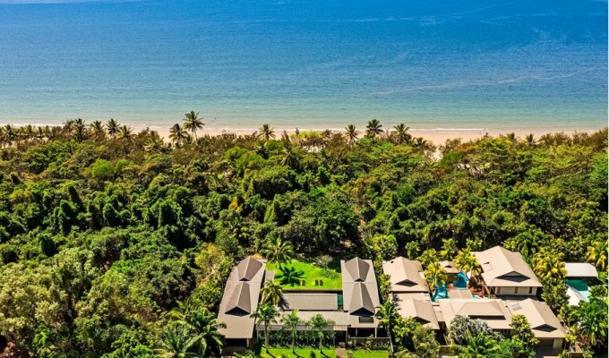 Luxury villa rental Port Douglas Australia close to the sea with private pool 
