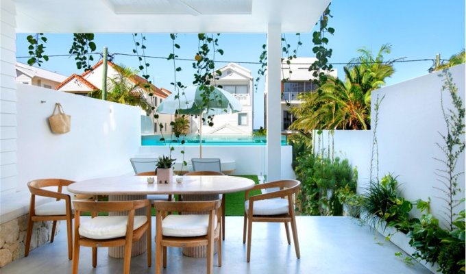 Luxury villa rental Gold Coast Australia with private pool 