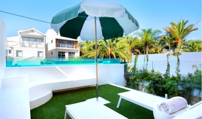 Luxury villa rental Gold Coast Australia with private pool 