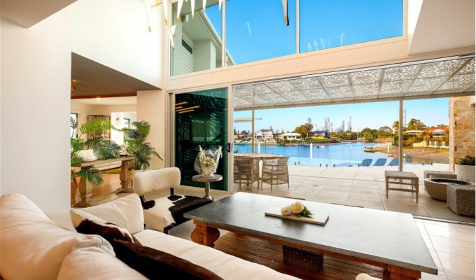Luxury villa rental Gold Coast Australia with private pool and close to restaurants