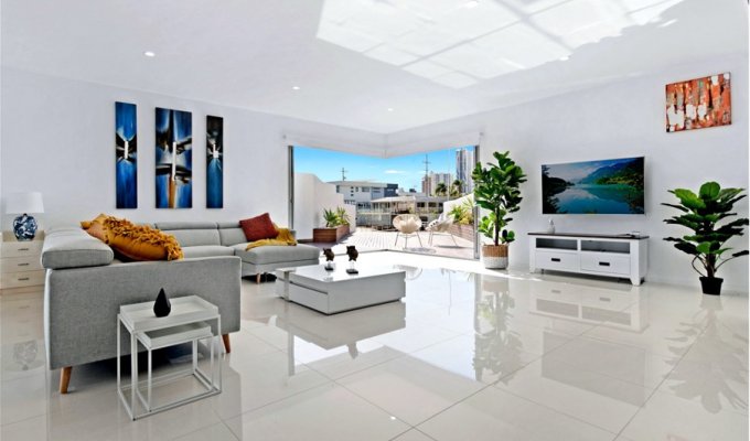 Luxury villa rental Gold Coast Australia with private pool and sea view 