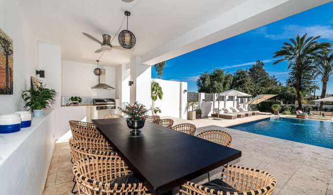 Terrace front of the pool