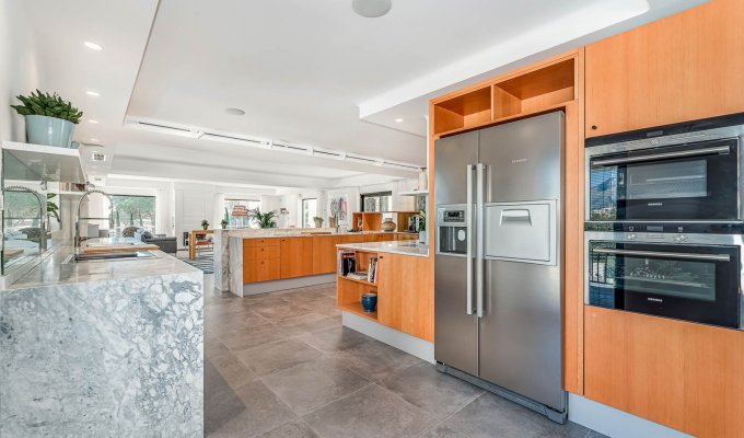 fully fitted kitchen