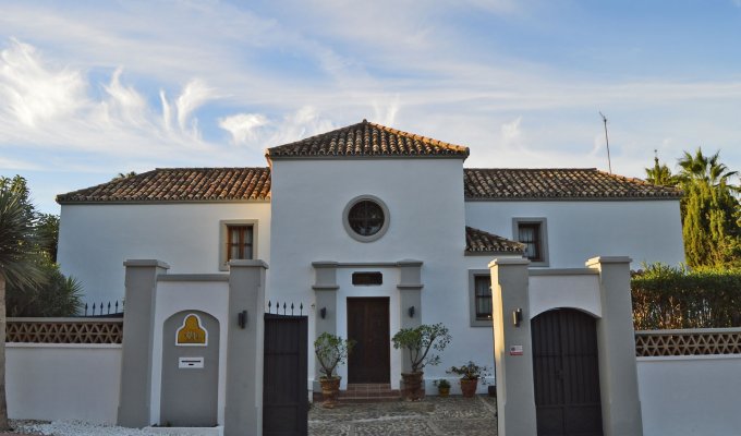8 guest luxury villa rental Marbella Los Naranjos