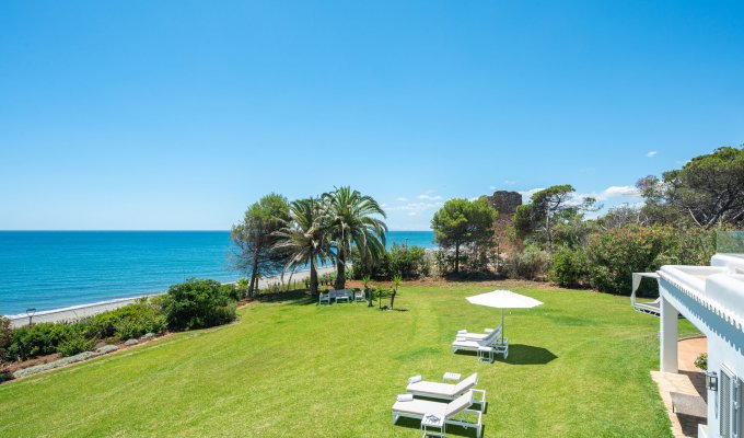 Huge garden front of the sea