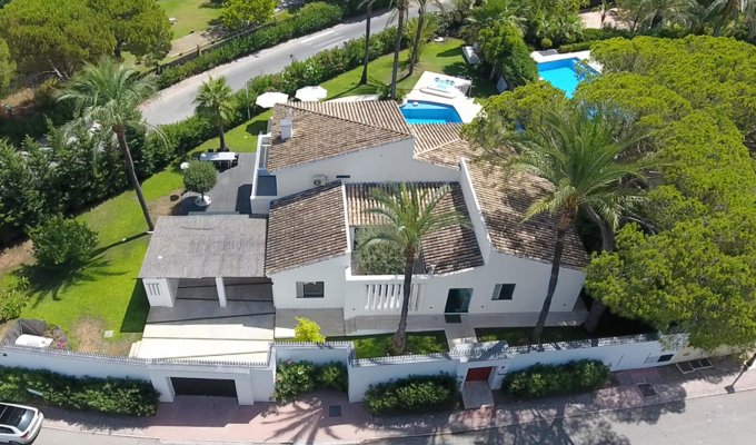 Nueva Andalucia 12 guest villa rental