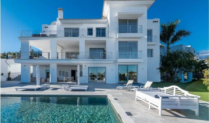 20 guest luxury villa Paraiso Alto