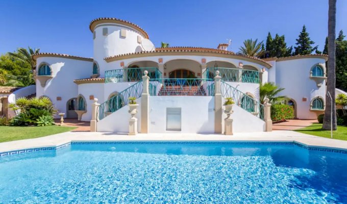 12 guest villa Marbella Las Chapas