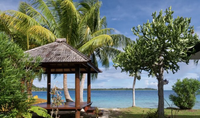 Bora Bora beach house villa rental in Vairupe kayak