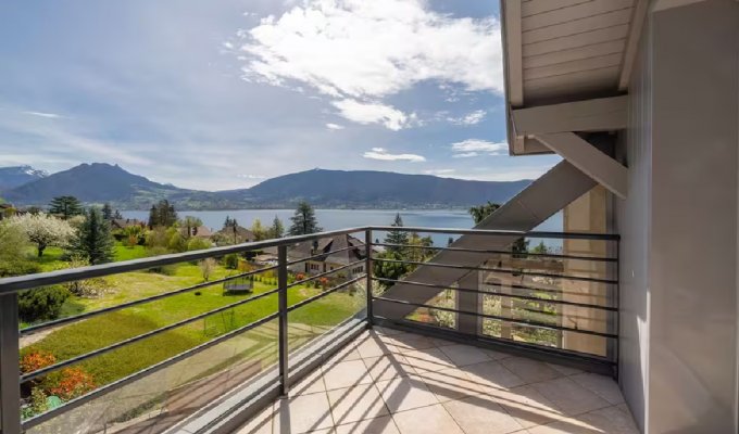 Lake Annecy chalet rental in Veyrier du lac mountains & lake view
