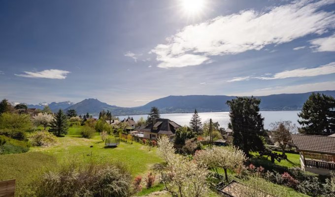 Lake Annecy chalet rental in Veyrier du lac mountains & lake view