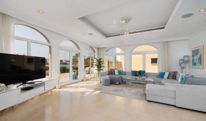 Dubai Palm Jumeirah luxury villa rental private beach & pool Concierge Chef