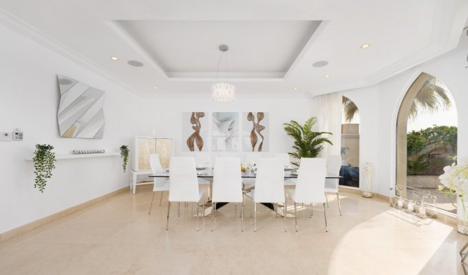 Dubai Palm Jumeirah luxury villa rental private beach & pool Concierge Chef