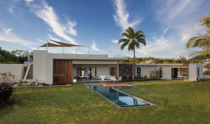 Mauritius Golf Anahita villa rental Pool  Beach & staff