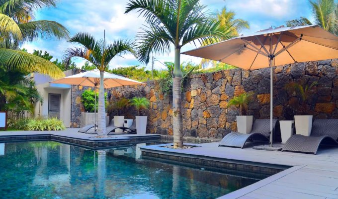 Mauritius Beachfront apartment rental Pointe d'Esny complex with pool & parking