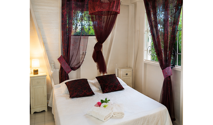 Creole House for Rent in Saint François, Guadeloupe, with a Jacuzzi, a 10 minute walk from the marina, 6 pers