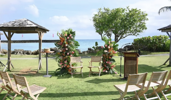 Single room with ocean view at a 4-star hotel in Le Gosier, Guadeloupe; lounge chairs by the pool and on the beach; accommodates 2 pers