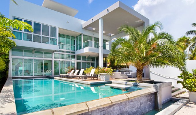 Miami Beach Waterfront Luxury Villa Rental Venetian Islands Florida[.]