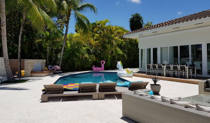 Waterfront Miami Beach luxury villa with private pool