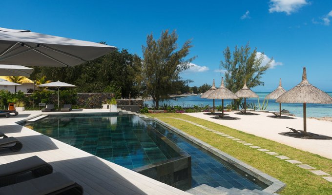 Beachfront residence at Riviere Noire Beach Le Morne