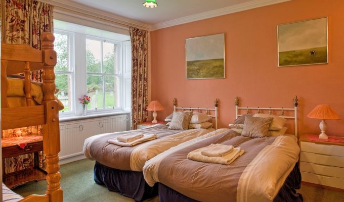 Bedroom with Twin beds and 2 large bunk beds