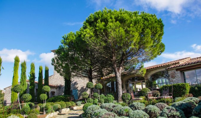 Provence Luberon luxury villa rentals with private pool & staff chef