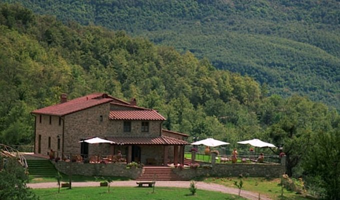 TUSCANY HOLIDAY VILLA RENTALS - Luxury Villa Vacation Rentals with private pool near Arezzo
