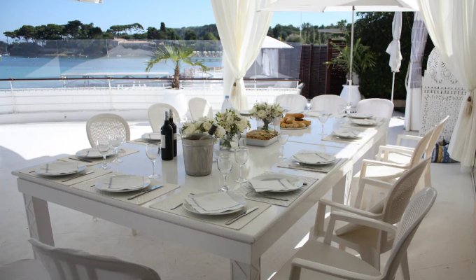 Luxury French Riviera villa rental Cap d Antibes near beach