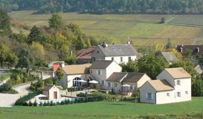 Domaine de la Combotte Guest Rooms with pool in Burgundy close to Beaune