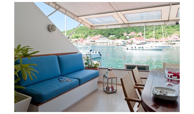 St Barths Holiday Rentals - Charming Apartment Vacation Rentals in St Barthelemy situated in the heart of Gustavia, directly on the harbour - FWI