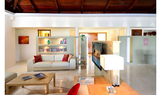 ST MAARTEN HOLIDAY RENTALS - Luxury BeachFront Villa Vacation Rentals - Guana Bay - Netherlands Antilles