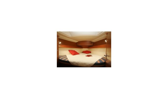 Rental of Sailing Yacht charter with or without captain and hostess in Barcelona
