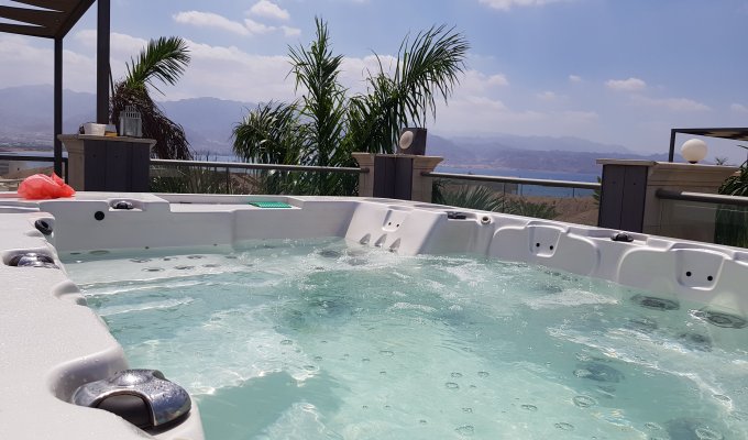 Eilat Luxury Villa Vacation Rentals Pool Jacuzzi - steps to the Beach & Synagogue