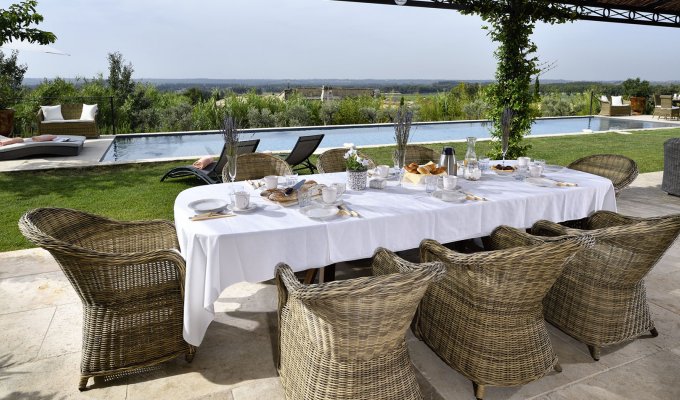 Saint Remy de Provence luxury villa rentals with private pool & staff chef