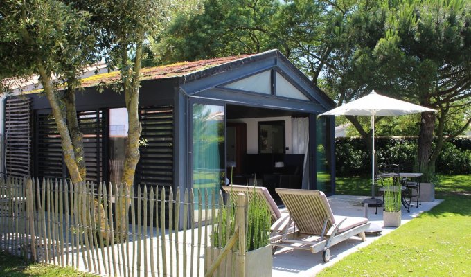 Vendee Holidays Home Rental Noirmoutier Island with heated pool 5 min from beach and shops