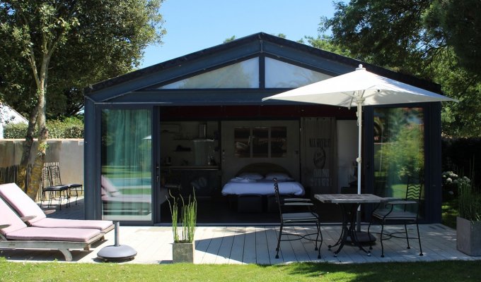 Vendee Holidays Home Rental Noirmoutier Island with heated pool 5 min from beach and shops